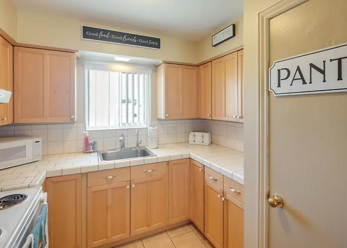 Sunny With Pool & Patio 3 Miles To The Lake! Ferienhaus Lake Havasu City