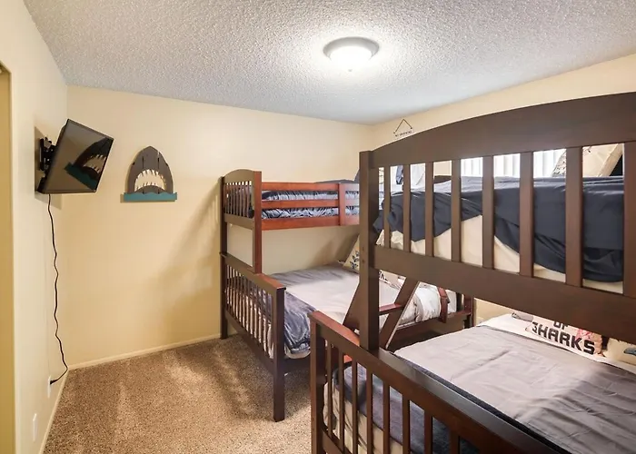 Sunny With Pool & Patio 3 Miles To The Lake! *