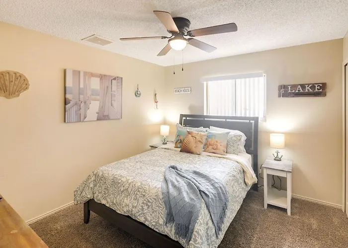 Sunny With Pool & Patio 3 Miles To The Lake!